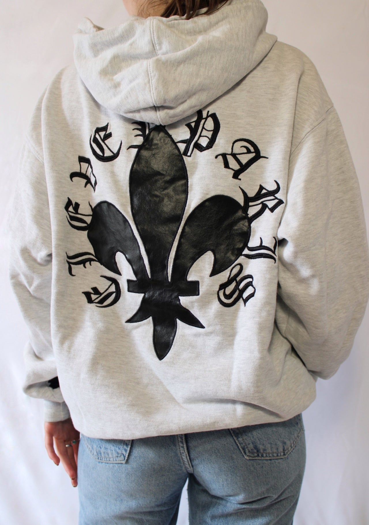 Sweat à capuche gris inscriptions dos Eleven Paris - S